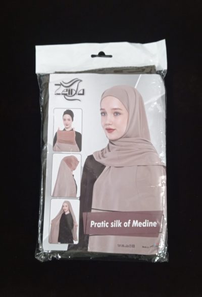 Hijab en soie de Médine avec bonnet